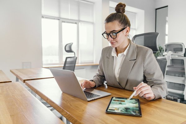 What's the Best Way to Incorporate a Houndstooth Print into Your Winter Work Attire?