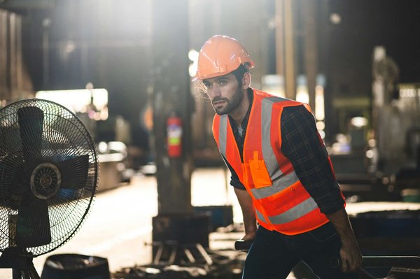 How Can Augmented Reality Assist in Complex Machine Assembly in Manufacturing?